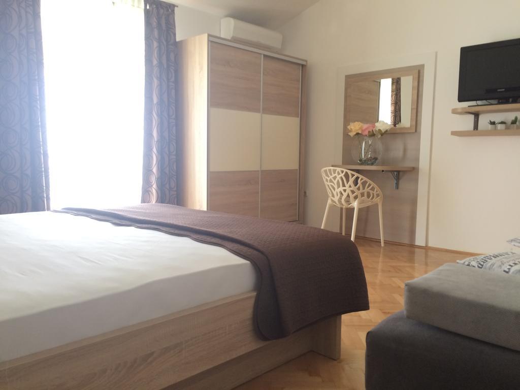 Apartmani Adriatic Ana Novalja Exterior photo
