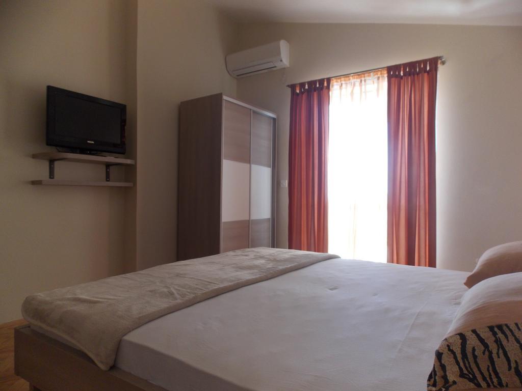 Apartmani Adriatic Ana Novalja Exterior photo