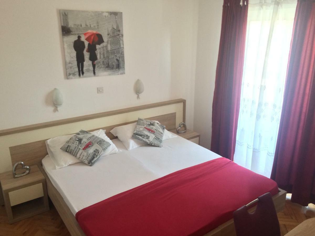 Apartmani Adriatic Ana Novalja Exterior photo