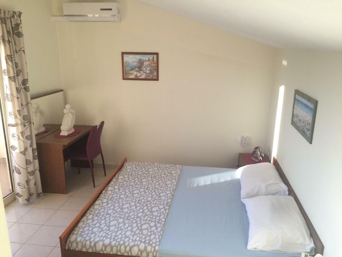 Apartmani Adriatic Ana Novalja Exterior photo